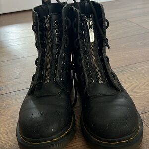 Dr. Martens
Sinclair Max
Smooth leather in Black
In good condition size 8.5